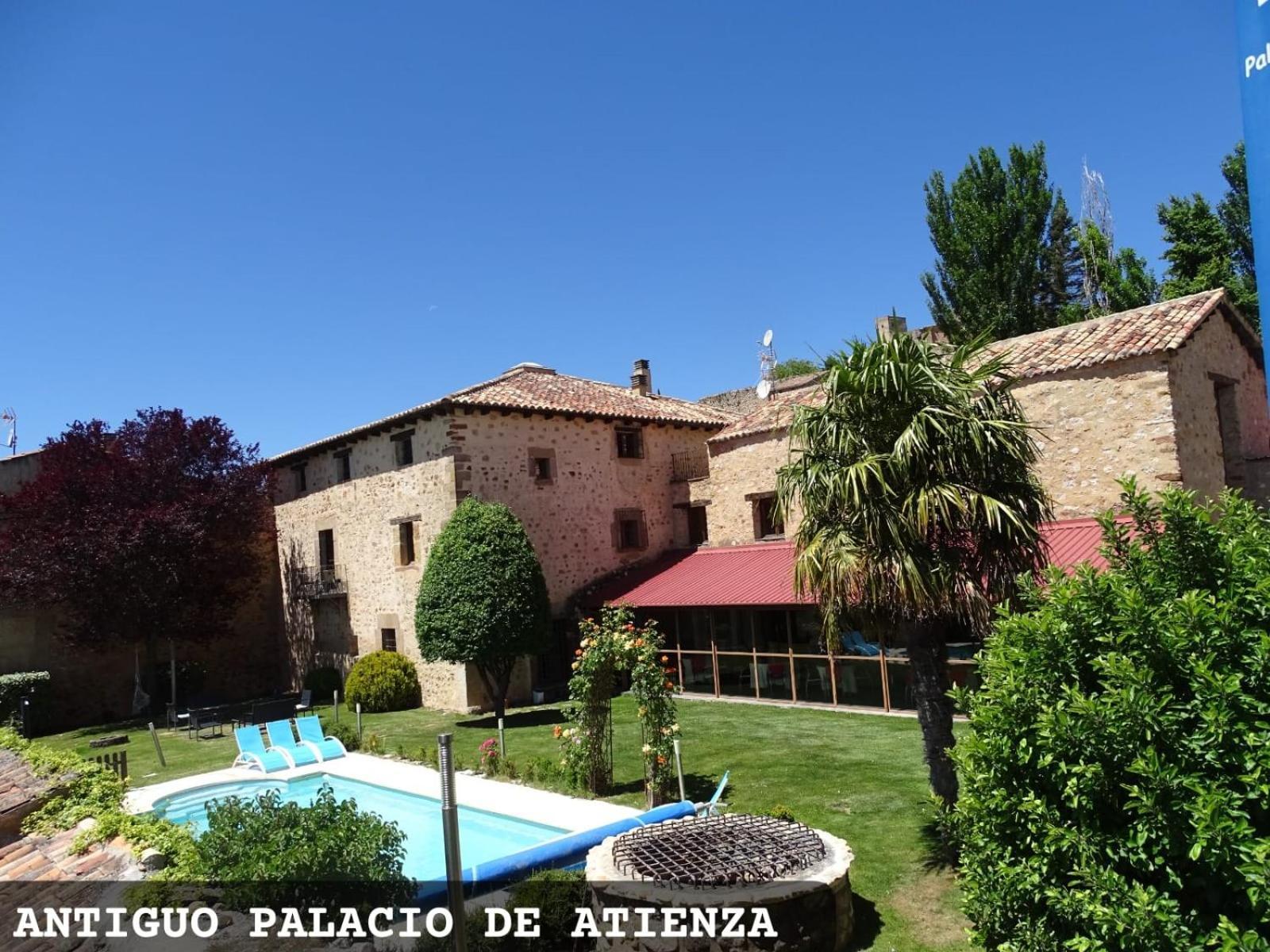 Antiguo Palacio De Atienza Hostal Exterior foto