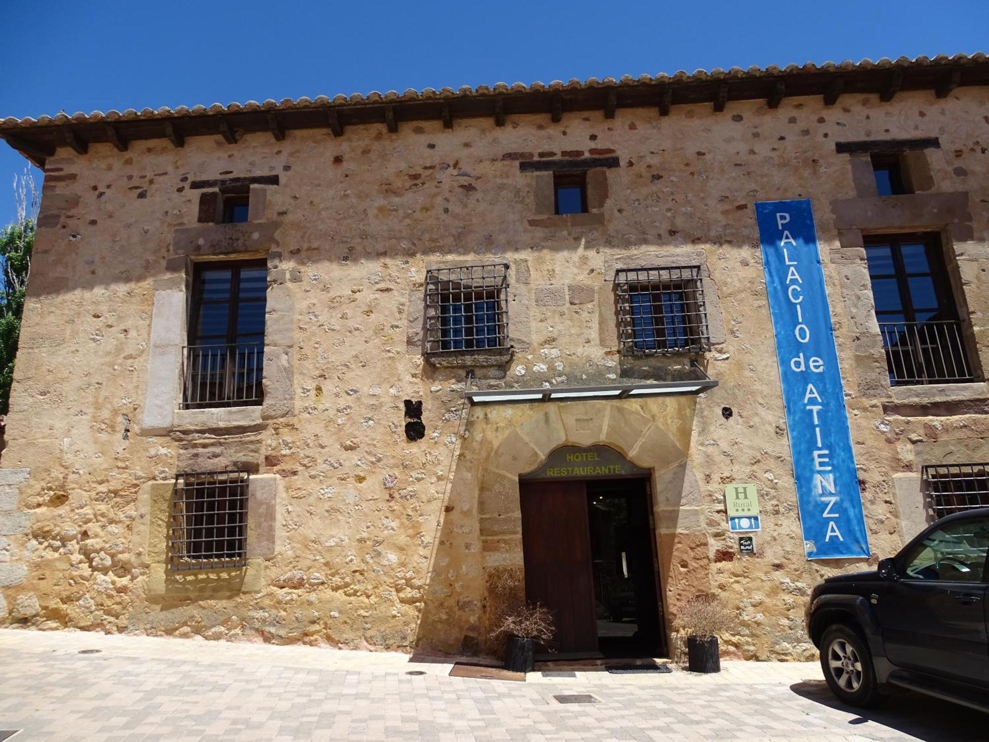 Antiguo Palacio De Atienza Hostal Exterior foto